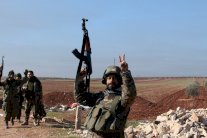 فصائل المعارضة في شمال سوريا صارت بين فكي كماشة 