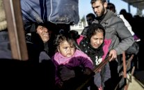 اللاجئون السوريون عالقون وسط البرد القارس