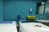 الكويت: مستشفى الرازي يفحص المرضى في دورات المياه!