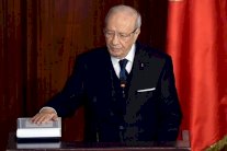 الرئيس التونسي يبدي قلقه من تدخل عسكري اجنبي في ليبيا