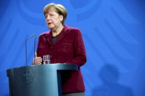 ميركل: نعم لحظر جوي في سوريا