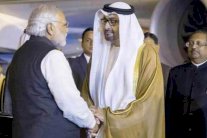 محمد بن زايد يزور ضريح المهاتما غاندي في الهند