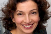 ماذا تعرف عن وزيرة الثقافة والاتصال في فرنسا؟