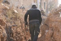 بالصور: ثوار داريا صامدون رغم تدمير المدينة