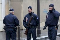 فرنسا تُقر عمليات الدهم بموجب حالة الطوارىء