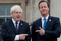 عمدة لندن (القوي) يناكف كاميرون