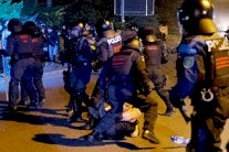 شريطا فيديو يظهران معاملة خشنة من الشرطة الألمانية لمهاجرين