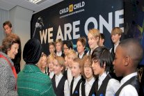 جواهر القاسمي وملكة السويد تطلقان حملة 