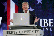 ترامب يهدد آبل بمقاطعتها