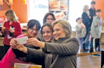 يوم حافل في انتخابات أميركا التمهيدية وامتحان جديد لكلينتون