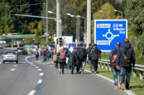 الاف يحتجون على فتح مركز للاجئين في سلوفينيا