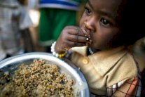 عشرات آلاف الاطفال النازحين في دارفور يعانون من الصدمة