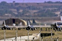 طواقم عسكرية سعودية وإماراتية تصل إلى قاعدة إنجرليك