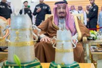 العاهل السعودي يرعى المهرجان السنوي لسباق الخيل