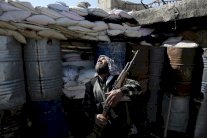 قصف عنيف في سوريا قبل ساعات على وقف اطلاق النار