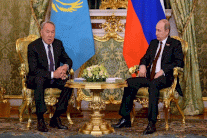 رحيل الروس عن كازاخستان يعيدها منسجمة مع اسمها