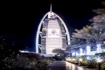 محمد بن راشد: صباح الأحمد رمز الحكمة والإنسانية