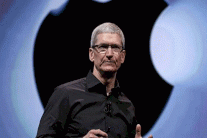 مدير آبل يدافع عن موقفه من التعاون مع