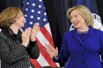 مستشارة كلينتون: أميركا جاهزة لحكم النساء