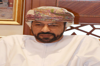 عُمان: إصابة طيار ينقل وزير الداخلية بوعكة صحية