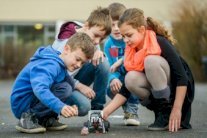 تلاميذ ألمان ينقذون بلدهم من نزاع سببه روث الكلاب