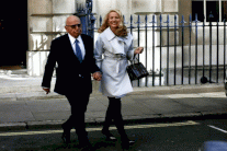 روبرت مردوخ عريسًا في الرابعة والثمانين