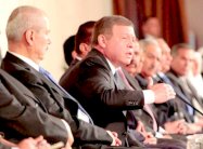 عاهل الأردن يدعو للتصدي للتطرف في المساجد والمدارس