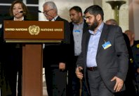 النظام السوري والمعارضة يسلمان دي ميستورا رؤيتهما للحل