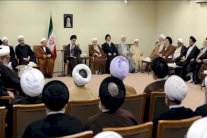 خامنئي يدعو لانتخاب خليفة 