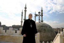 أسقف حلب للكلدان: ثلثا المسيحيين في سوريا غادروا !