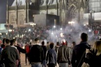 المانيا تنشر صور الضالعين باعتداءات كولونيا