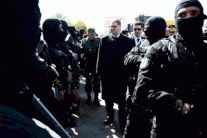 رئيس الوزراء التونسي يتفقد مواقع هجمات بن قردان