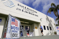 كلينتون وترامب يتصدران انتخابات 