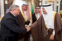 العاهل السعودي يتباحث مع رئيس البرلمان الجورجي