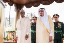 الملك سلمان يعقد جلسة مباحثات مع رئيس غينيا