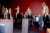 العاهل المغربي يفتتح معرضا في موسكو