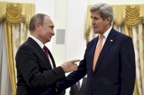 بوتين ممازحا كيري: هل تحمل المال في حقيبتك لكي تساوم معنا؟