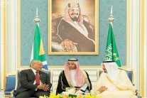 الملك سلمان يعقد جلسة مباحثات مع رئيس جنوب افريقيا