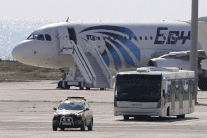 الخاطف سيف الدين مصطفى يطالب بالإفراج عن سجناء 