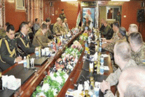 التحالف الدولي يبحث في بغداد الضربات الجوية ضد داعش