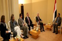 الحكومة اليمنية تؤكد حرصها على تطبيق آليات وقف إطلاق النار