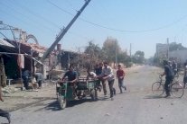 طيران الأسد يقتل 32 مدنيًا بينهم أطفال في غوطة دمشق