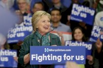 كلينتون وساندرز يتفقان على مناظرة في نيويورك