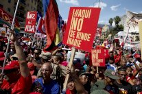 السلطات في فنزويلا تحشد أنصارها لرفض العفو عن السجناء السياسيين