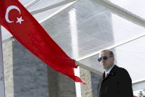 إردوغان يبتز أوروبا في حملته على الحريات