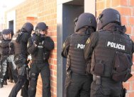 اسبانيا تعتقل مغربيًا وإسبانية في الجزيرة الخضراء