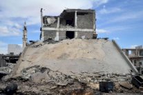 الناتو: روسيا تبقي على وجود عسكري كبير في سوريا