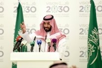محمد بن سلمان: المجتمع غير متقبل لقيادة المرأة السيارة