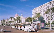 رئيس بلدية فرنسي يرفض افتتاح مسجد في نيس