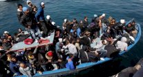 إيطاليا ستقترح التعرف على هويات المهاجرين فور انقاذهم